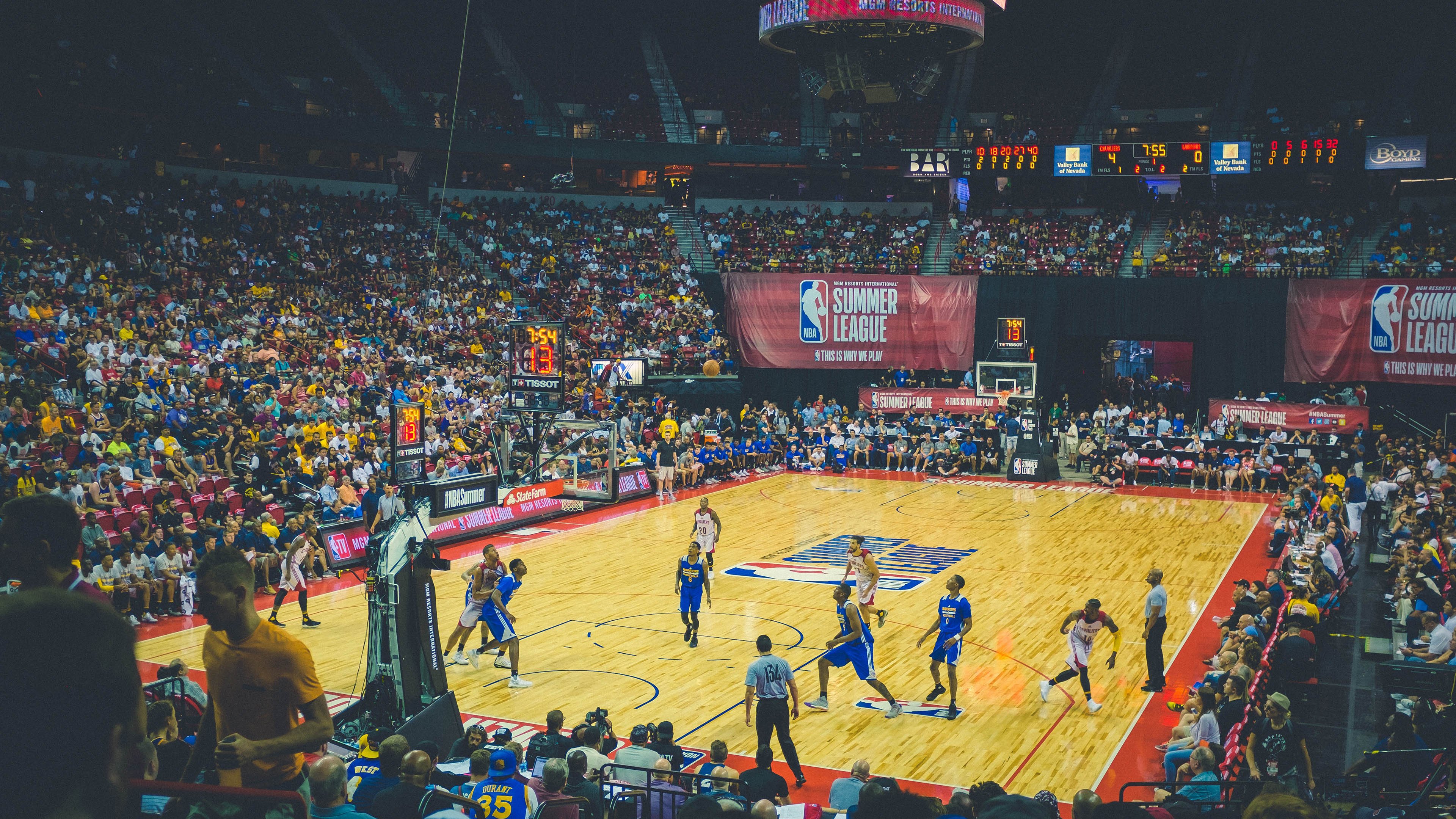 横扫之夜与火热之箭，当湖人铁壁遇上塔图姆的火焰